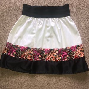 Elastic waist floral skirt - Junior’s